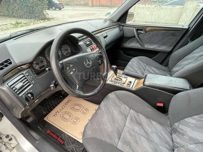 Mercedes E 200 2001, 100,000 km - 2.0 l - Quba