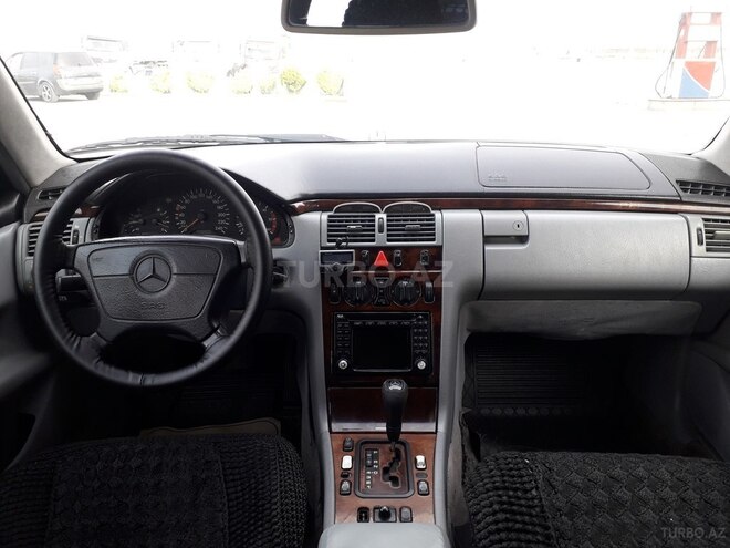 Mercedes E 220 1998, 265,398 km - 2.2 л - Sumqayıt
