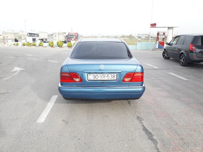Mercedes E 220 1998, 265,398 km - 2.2 л - Sumqayıt