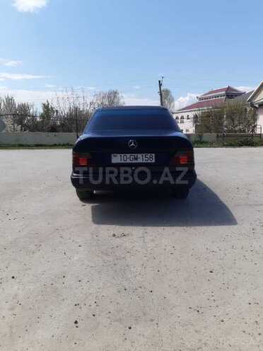 Mercedes E 250 1986, 458,200 km - 2.5 l - Qazax
