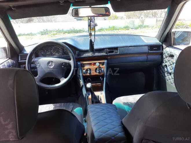 Mercedes E 250 1986, 458,200 km - 2.5 l - Qazax