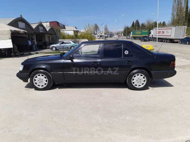 Mercedes E 250 1986, 458,200 km - 2.5 l - Qazax