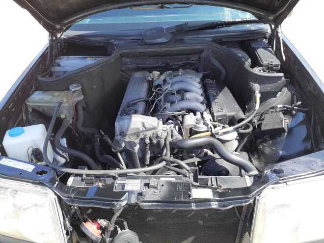 Mercedes E 250 1986, 458,200 km - 2.5 l - Qazax