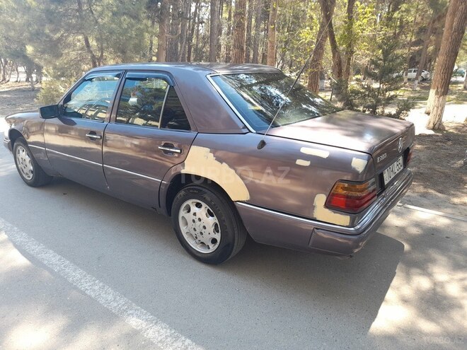 Mercedes E 250 1993, 258,000 km - 2.5 l - Sumqayıt
