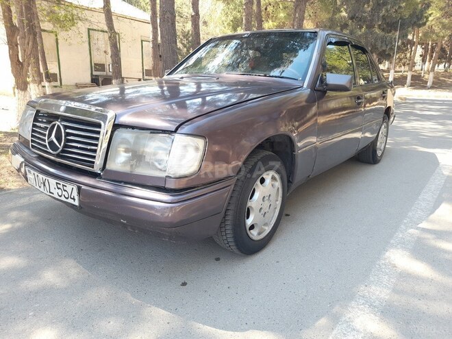 Mercedes E 250 1993, 258,000 km - 2.5 l - Sumqayıt