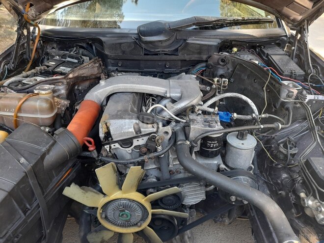 Mercedes E 250 1993, 258,000 km - 2.5 l - Sumqayıt