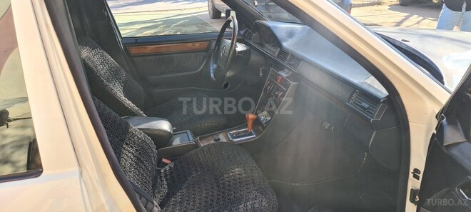 Mercedes E 220 1994, 231,632 km - 2.2 л - Bakı