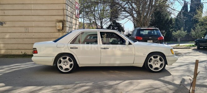 Mercedes E 220 1994, 231,632 km - 2.2 л - Bakı