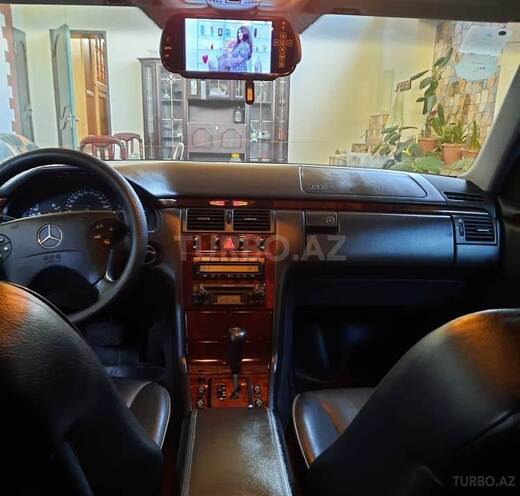 Mercedes E 270 1999, 321,748 km - 2.7 l - Bakı