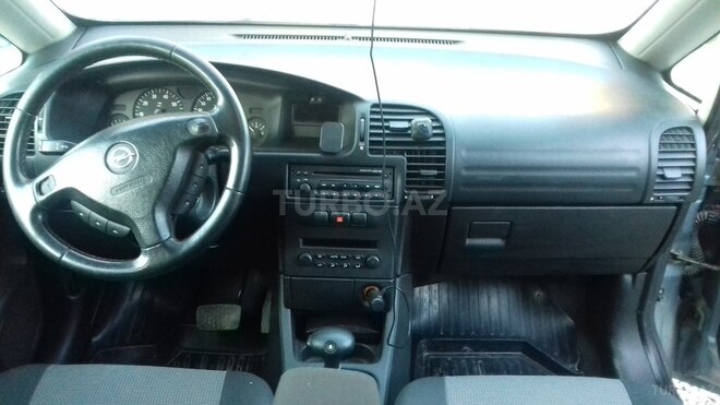 Opel Zafira 2004, 257,000 km - 2.2 л - Qusar