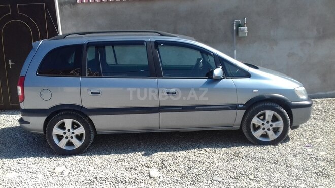 Opel Zafira 2004, 257,000 km - 2.2 л - Qusar