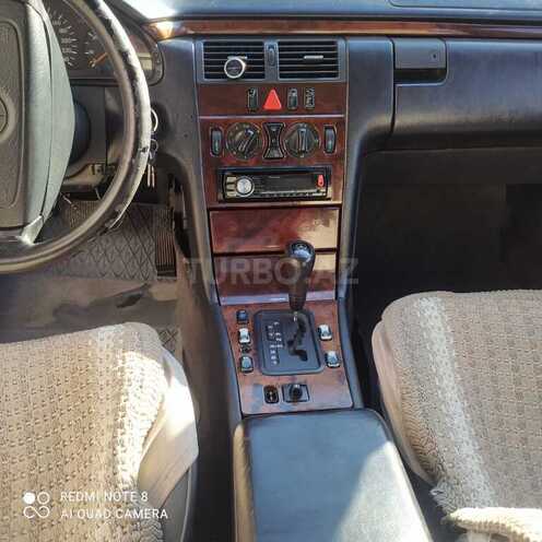 Mercedes E 220 1998, 360,000 km - 2.2 l - Bakı