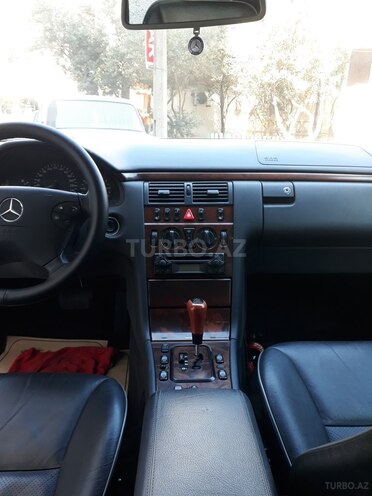 Mercedes E 240 2000, 195,000 km - 2.4 l - Bakı