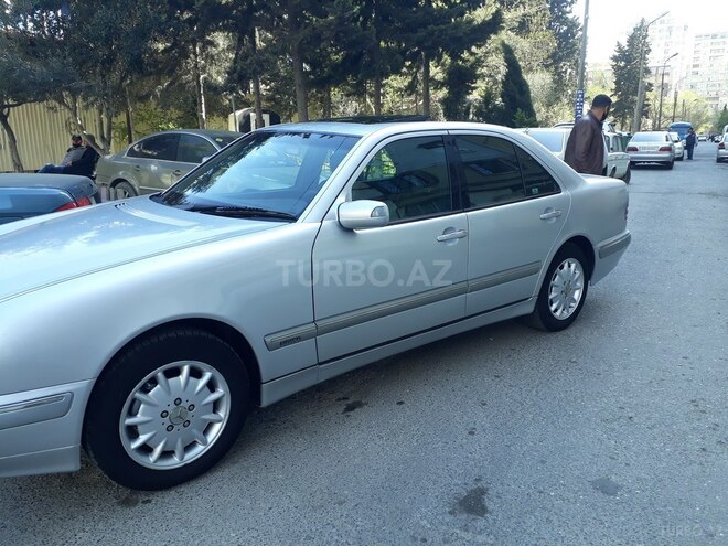 Mercedes E 240 2000, 195,000 km - 2.4 l - Bakı