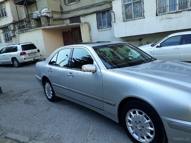 Mercedes E 240 2000, 195,000 km - 2.4 l - Bakı