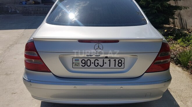 Mercedes E 220 2005, 284,000 km - 2.2 l - Bakı