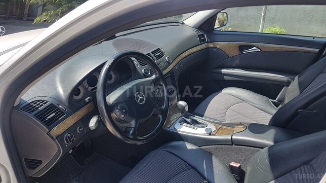 Mercedes E 220 2005, 284,000 km - 2.2 l - Bakı