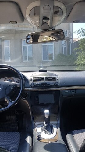 Mercedes E 220 2005, 284,000 km - 2.2 l - Bakı