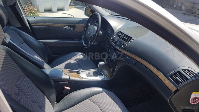 Mercedes E 220 2005, 284,000 km - 2.2 l - Bakı