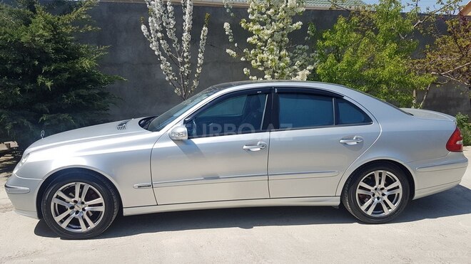 Mercedes E 220 2005, 284,000 km - 2.2 l - Bakı