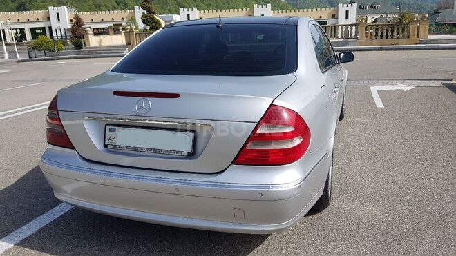 Mercedes E 240 2003, 239,000 km - 2.4 l - Qəbələ