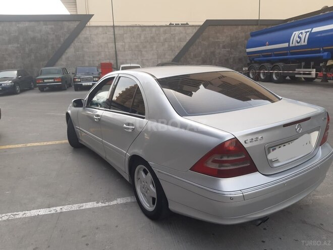 Mercedes C 220 2001, 258,000 km - 2.2 l - Bakı