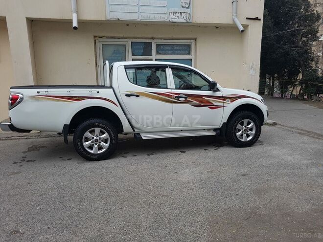 Mitsubishi L200 2013, 200,000 km - 2.5 l - Bakı