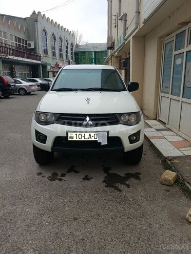 Mitsubishi L200 2013, 200,000 km - 2.5 l - Bakı