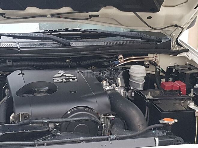 Mitsubishi L200 2013, 200,000 km - 2.5 l - Bakı