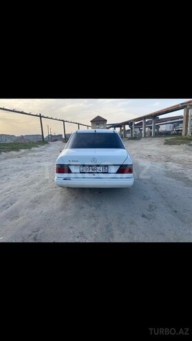 Mercedes E 200 1986, 586,000 km - 2.0 l - Bakı