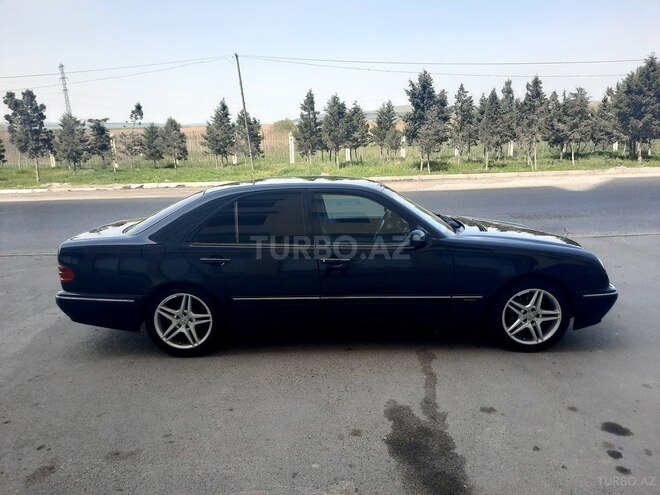 Mercedes E 240 2001, 310,000 km - 2.4 л - Bakı