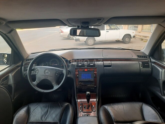 Mercedes E 240 2001, 310,000 km - 2.4 л - Bakı