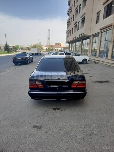 Mercedes E 240 2001, 310,000 km - 2.4 л - Bakı