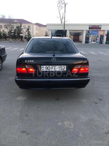 Mercedes E 280 2001, 403,000 km - 2.8 л - Saatlı