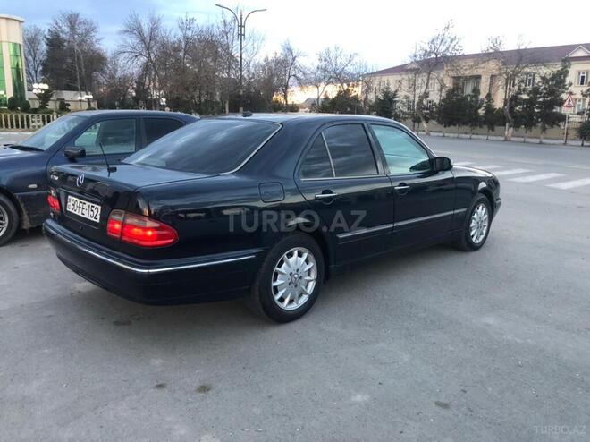 Mercedes E 280 2001, 403,000 km - 2.8 л - Saatlı