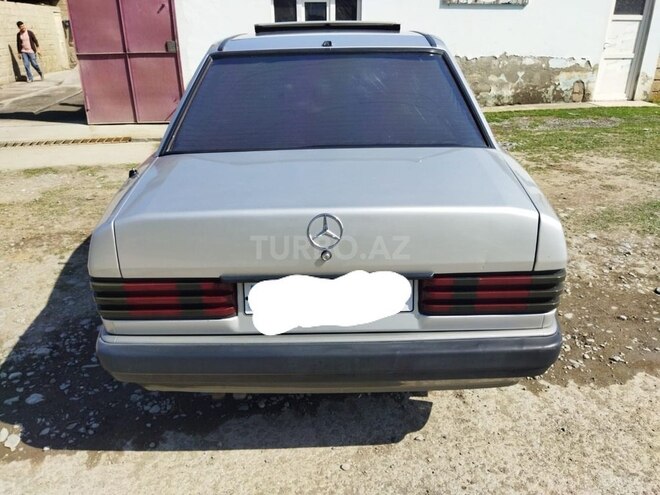Mercedes 190 1991, 280,000 km - 1.8 l - Ucar