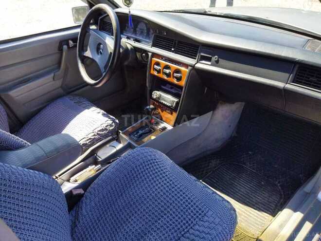 Mercedes 190 1991, 280,000 km - 1.8 l - Ucar