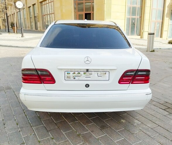 Mercedes E 220 2001, 289,000 km - 2.2 l - Bakı