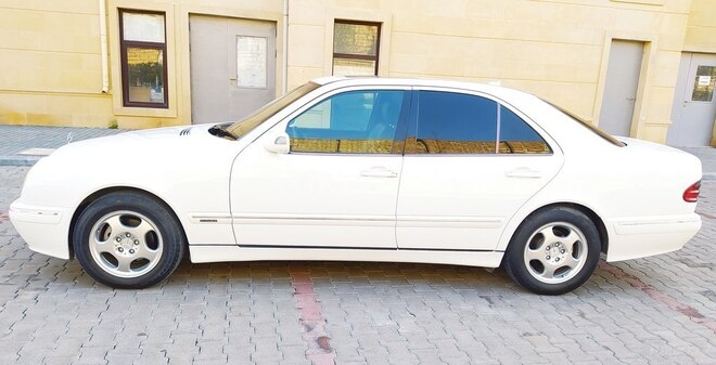 Mercedes E 220 2001, 289,000 km - 2.2 l - Bakı