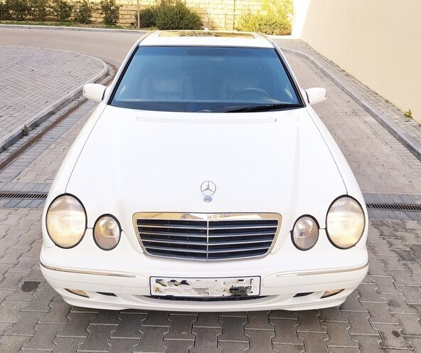 Mercedes E 220 2001, 289,000 km - 2.2 l - Bakı