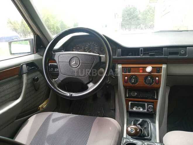 Mercedes E 260 1992, 346,000 km - 2.6 l - Sumqayıt