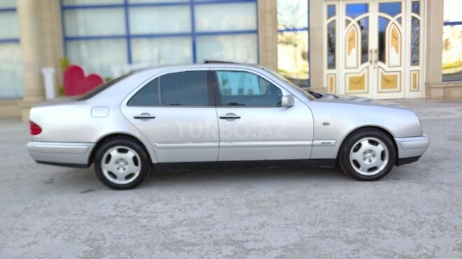 Mercedes E 240 1998, 320,000 km - 2.4 l - Bakı