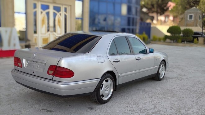 Mercedes E 240 1998, 320,000 km - 2.4 l - Bakı