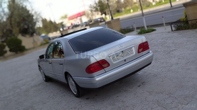 Mercedes E 240 1998, 320,000 km - 2.4 l - Bakı