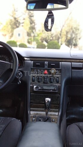 Mercedes E 240 1998, 320,000 km - 2.4 l - Bakı