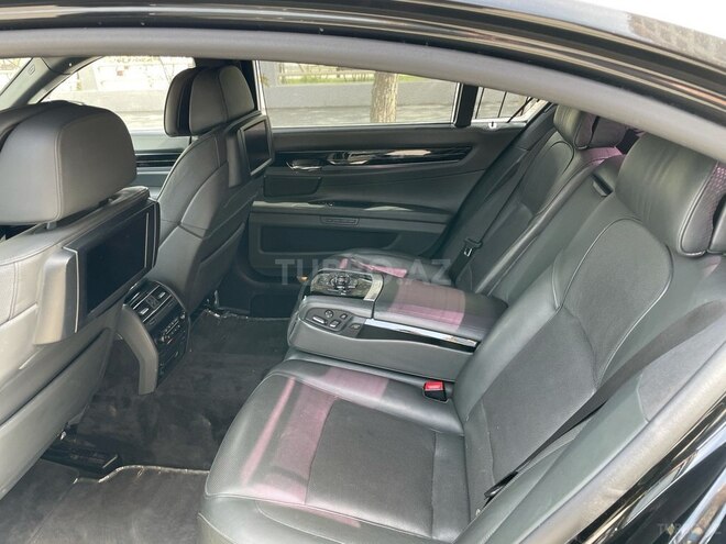 BMW 750 2010, 135,000 km - 4.4 л - Bakı