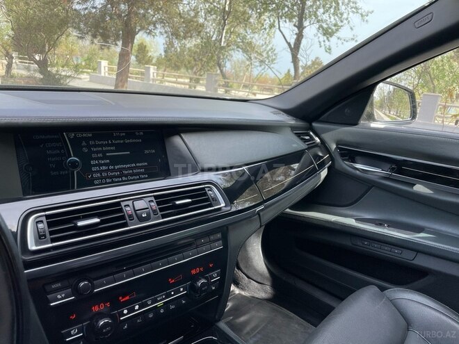 BMW 750 2010, 135,000 km - 4.4 л - Bakı