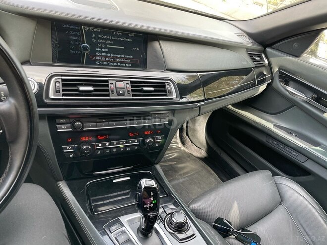 BMW 750 2010, 135,000 km - 4.4 л - Bakı
