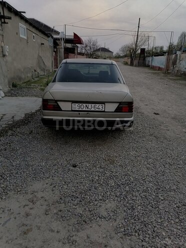 Mercedes E 250 1990, 225,000 km - 2.5 л - Xaçmaz