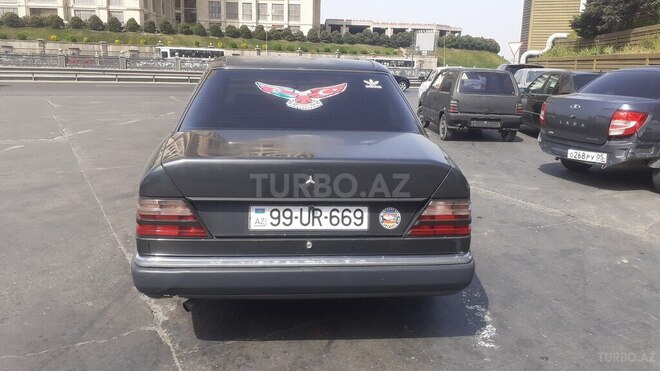 Mercedes E 200 1992, 388,000 km - 2.0 l - Bakı